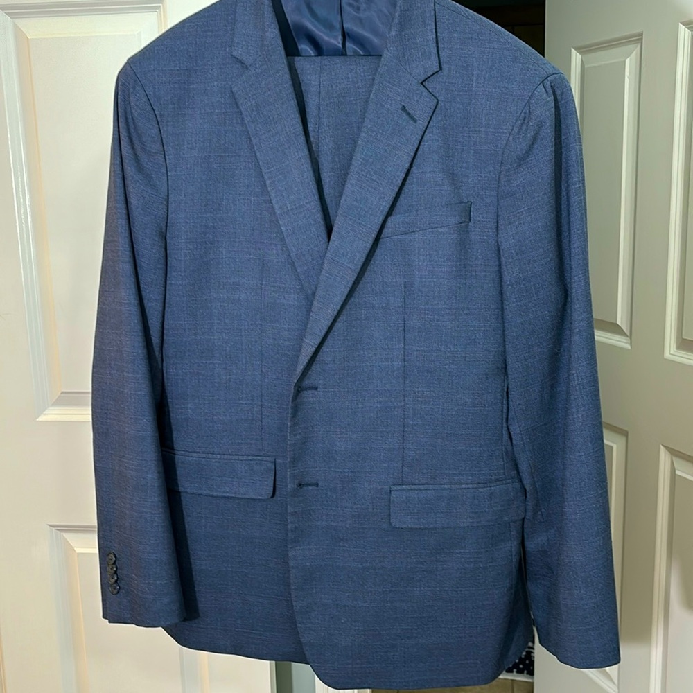 Banana Republic Men’s Suit 46R. Medium Blue plaid